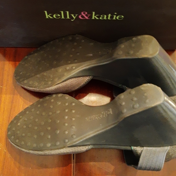 Kelly & Katie size 9 gray 3 inch heels - Picture 7 of 11